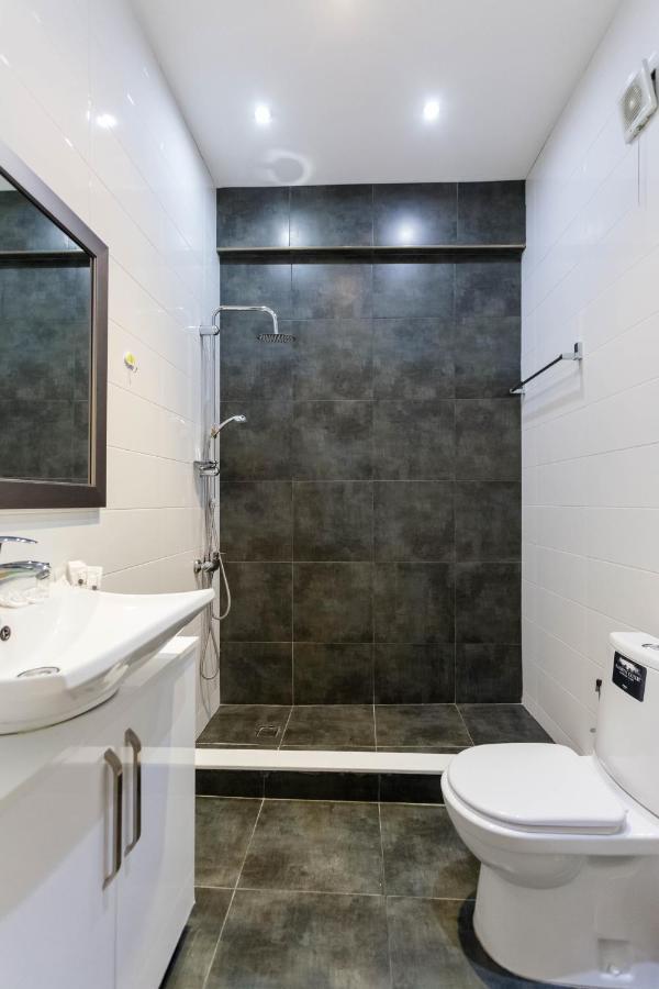 Central Cosy 5Bd-5Bath Apartment ティビリシ エクステリア 写真